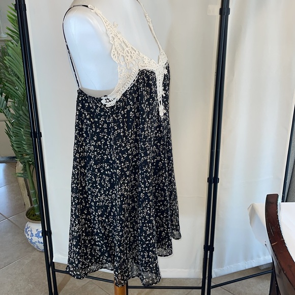 Glam Vault Black and Cream Crochet Floral Dress Size Large NWT - Picture 9 of 17